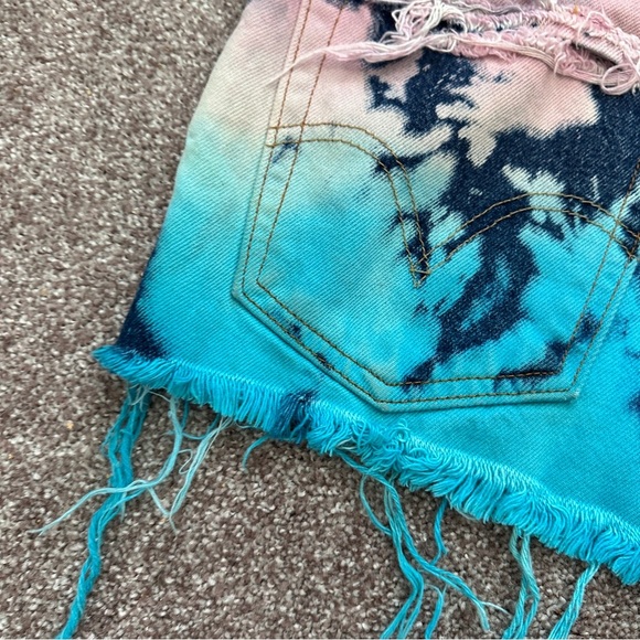 Levi’s 505 Denim Cutoffs Bleach Dye Purple Blue Shorts Size 32 Vintage Upcycled - Picture 11 of 14